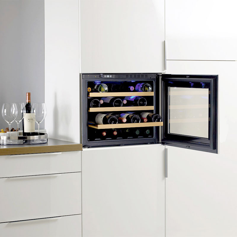 Встраиваемый винный холодильник Cavanova CV024KT